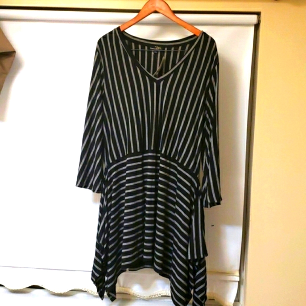 Knit top with hankerchief hem.  Black and gray striped.